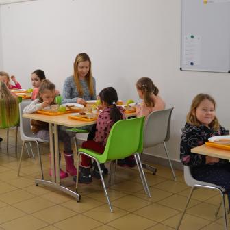 Školní jídelna ve Sněžence